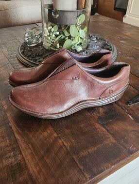 New! Bionica Veridas split-toe slip-on loafers brown leather. Women's Size 10.5